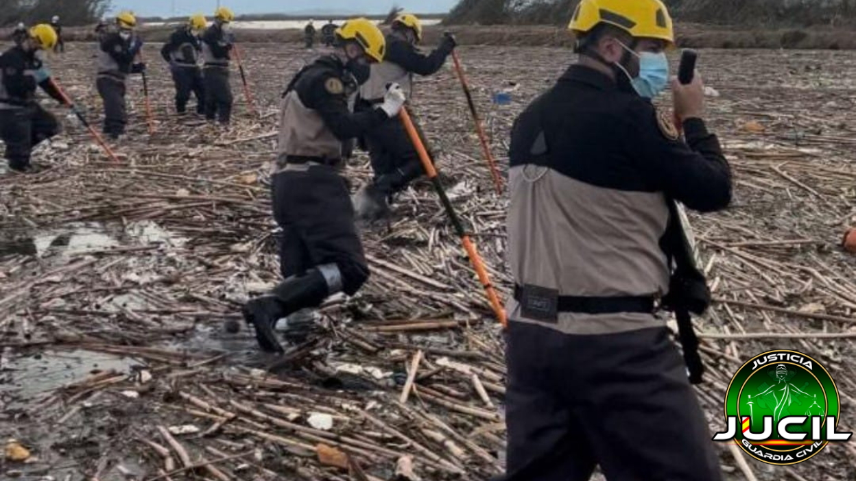 Miembros de JUCIL protestan por el trato desigual a Guardias Civiles de las Promociones 127ª y 128ª frente al Ministerio del Interior