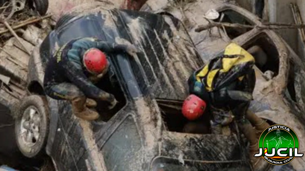 Miembros de JUCIL protestan por el reparto injusto de condecoraciones tras la DANA