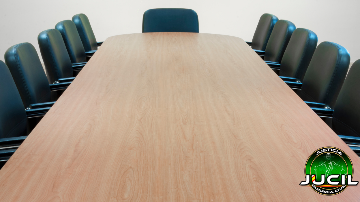 Representantes de JUCIL durante su reunión con el General Jefe de la Guardia Civil en el País Vasco