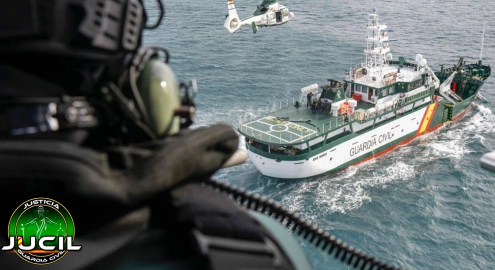 Miembros del Servicio Marítimo de la Guardia Civil durante una operación en el mar, afectados por la Orden General 15/2022