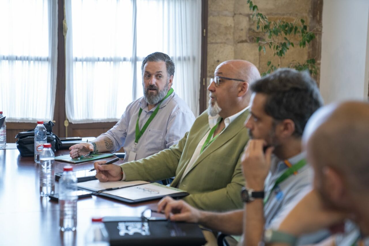 Reunión de JUCIL en el Parlamento de Andalucía con VOX para denunciar la falta de medios y personal en la Guardia Civil