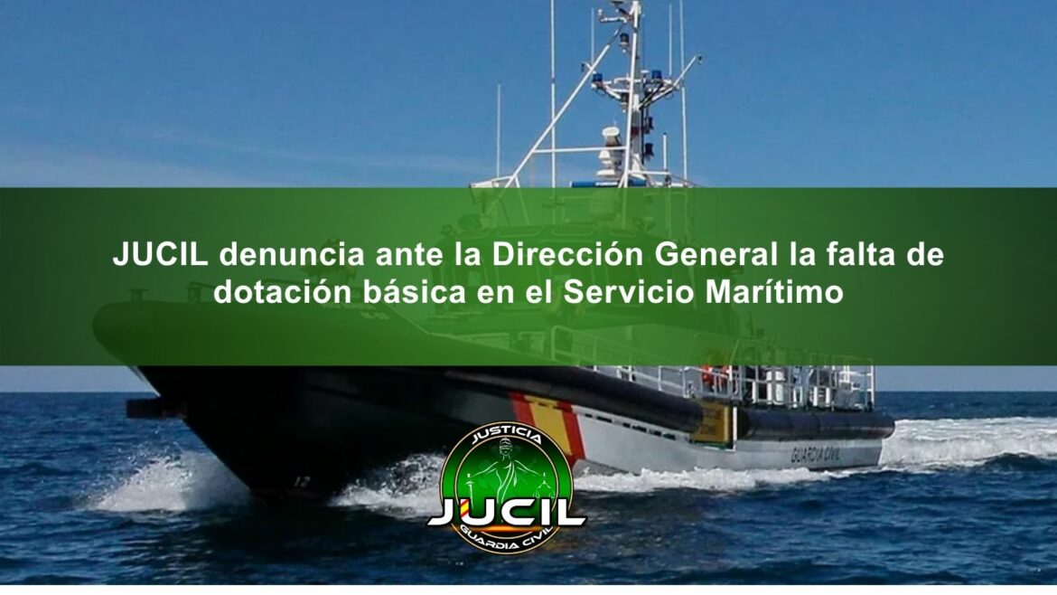 Agentes del Servicio Marítimo de la Guardia Civil en embarcación sin el equipamiento adecuado