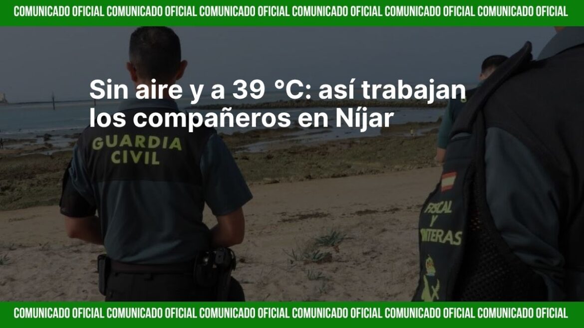 Guardias civiles en el acuartelamiento de Níjar trabajando bajo altas temperaturas por avería del aire acondicionado