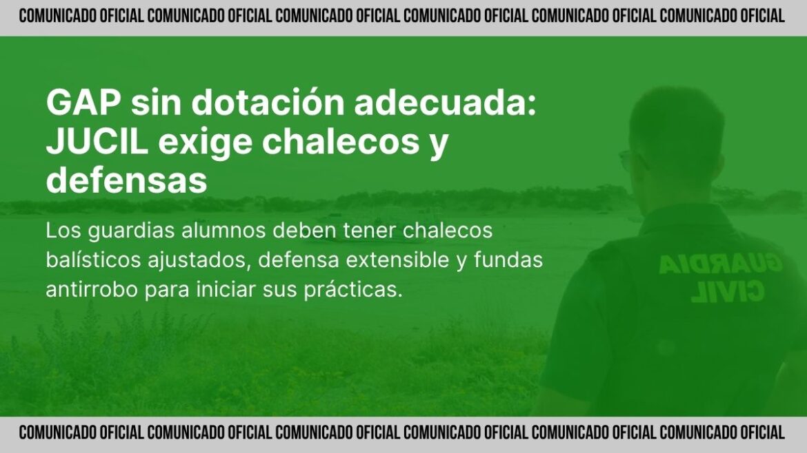 Guardias civiles en prácticas equipados con chalecos, defensa extensible y funda antirrobo durante su formación operativa