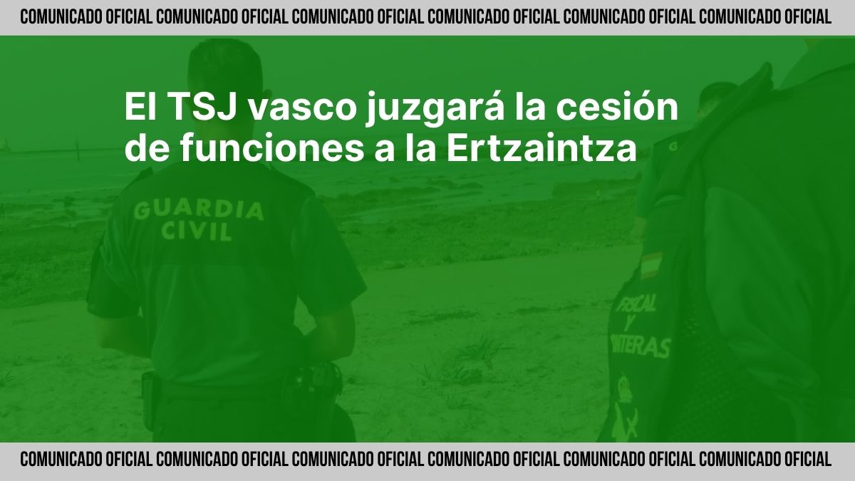 Miembros de la Guardia Civil en un puerto de Euskadi durante labores de vigilancia, en el contexto del recurso presentado por JUCIL